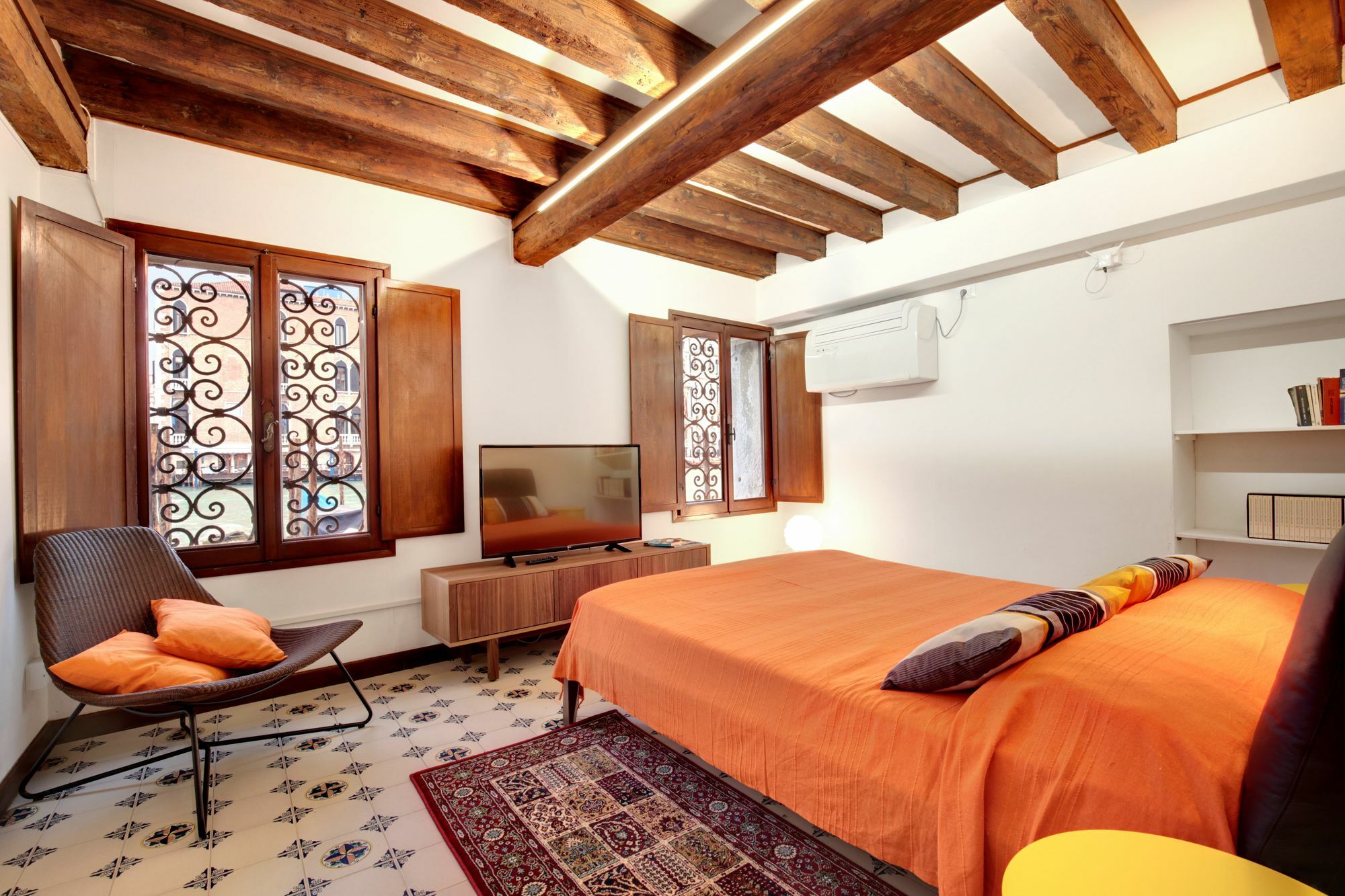 Overlooking Grand Canal Apartment Venice